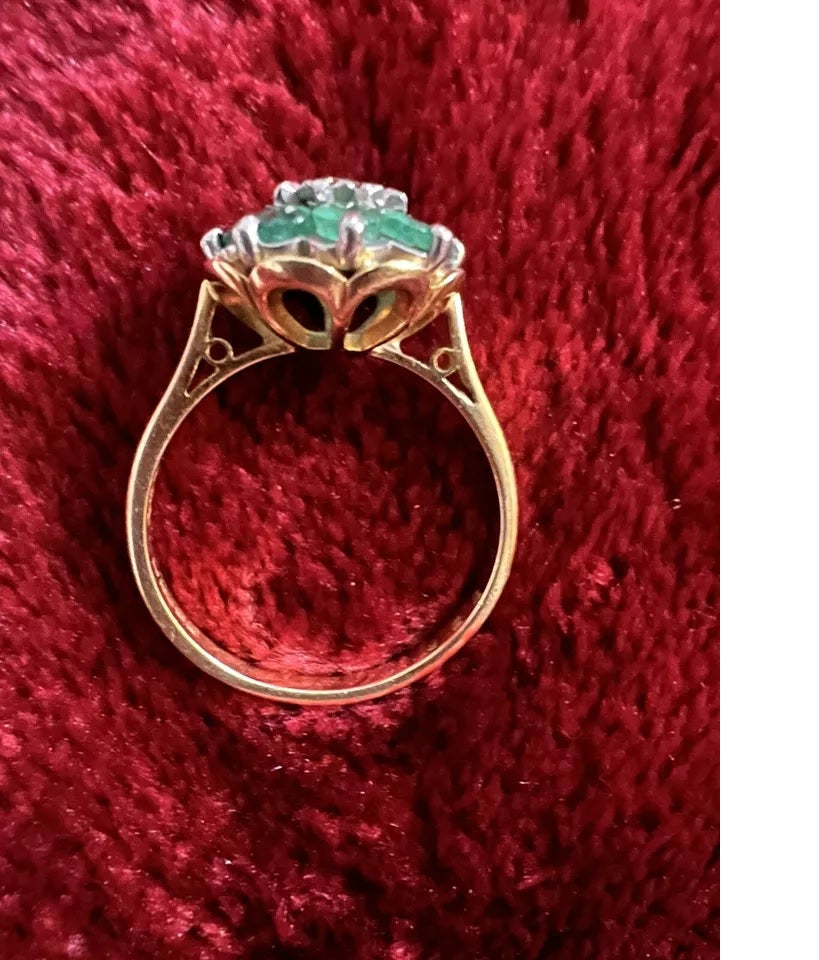 Vintage 18 ct Gold Ring with Emerald and Diamonds Size N half
