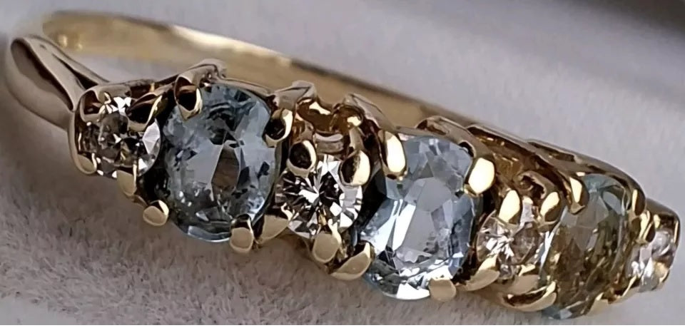 Vintage 18 ct Gold Ring with Aquamarine and Diamonds Size L