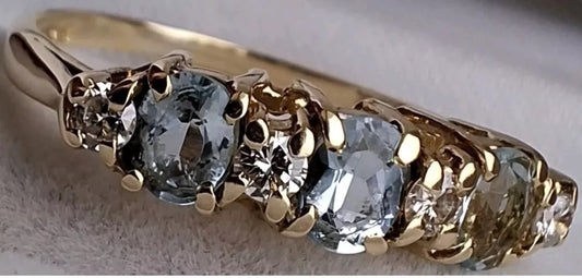 Vintage 18 ct Gold Ring with Aquamarine and Diamonds Size L