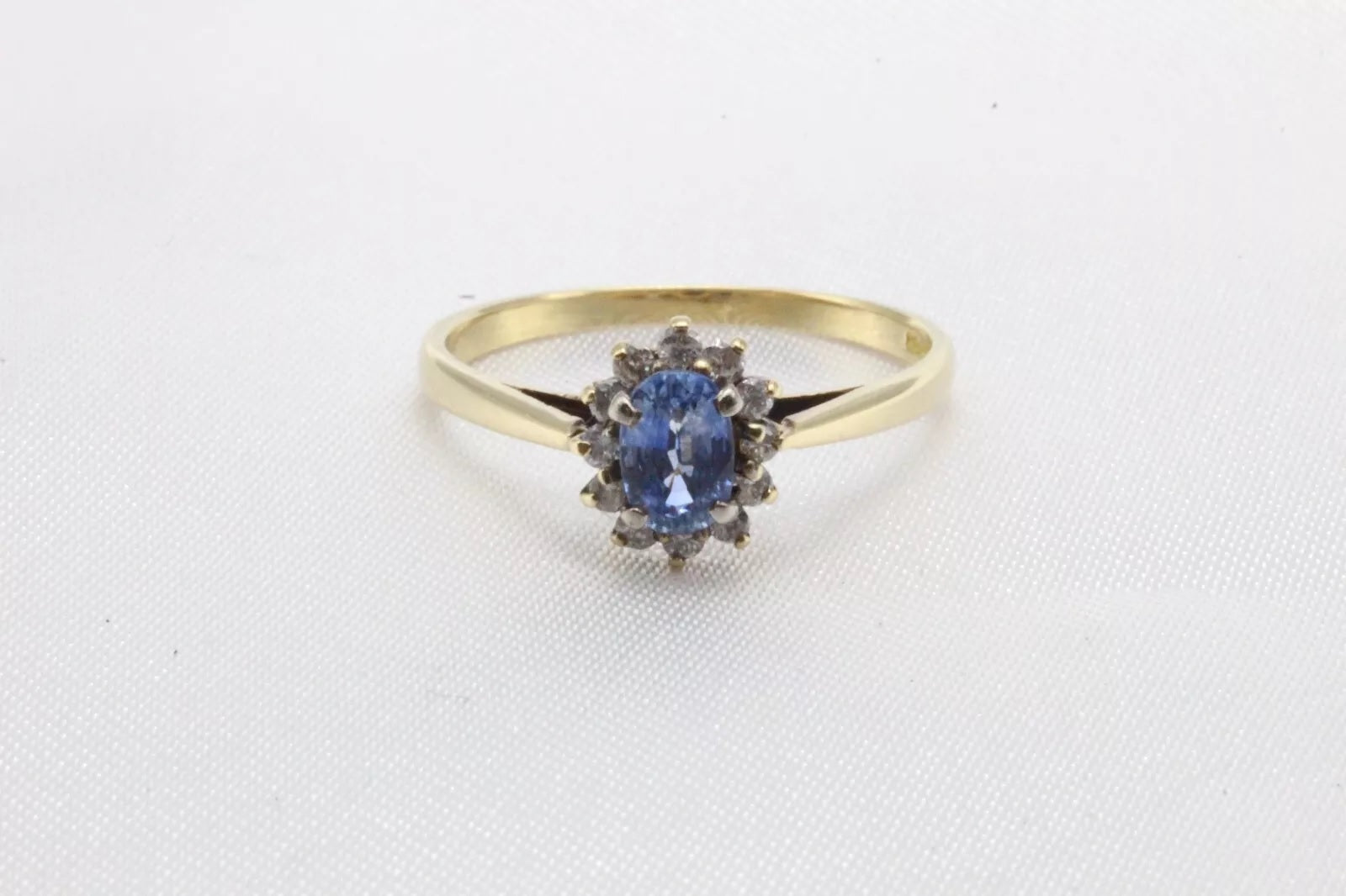 Vintage 18 ct Gold Ring with Sapphire and Diamonds Size R half