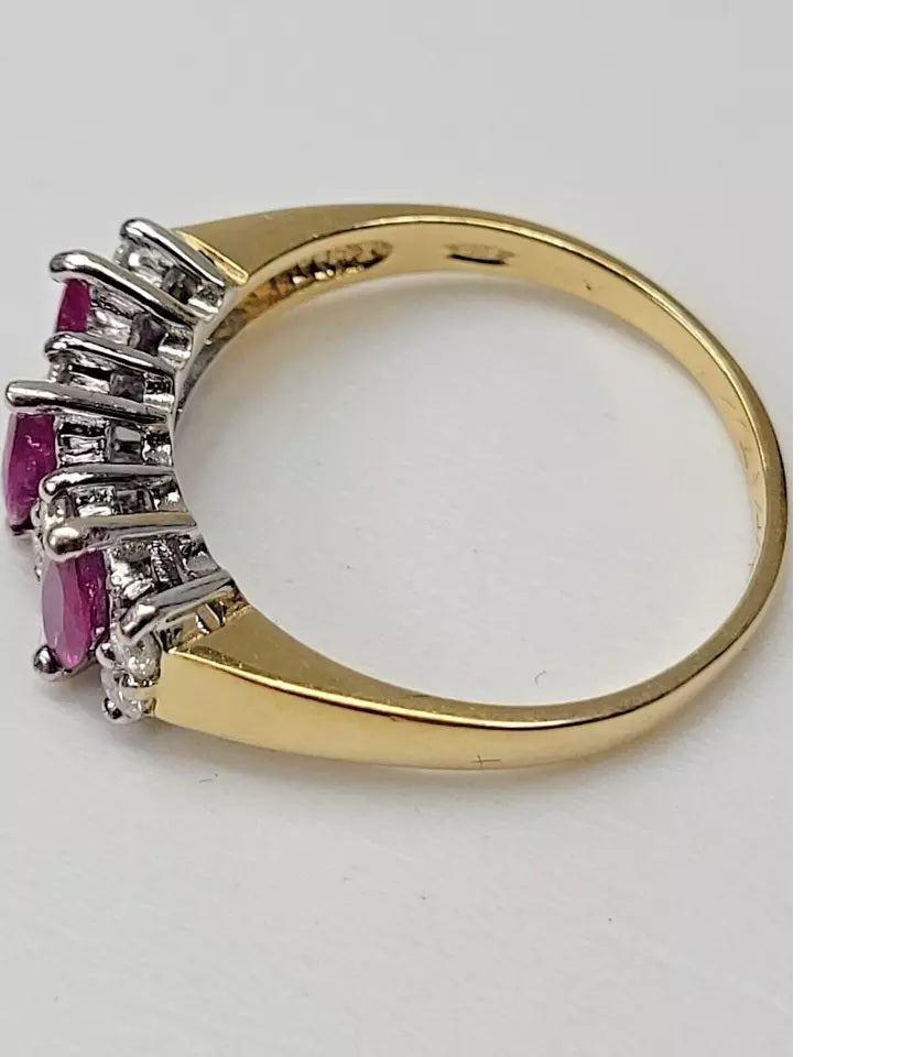 Vintage 18 ct Gold Ring with Rubies and Diamonds Size Q