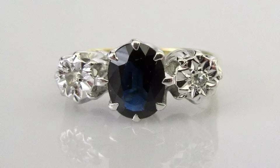 Vintage 18 ct Gold Ring with Sapphire and Diamonds size L half